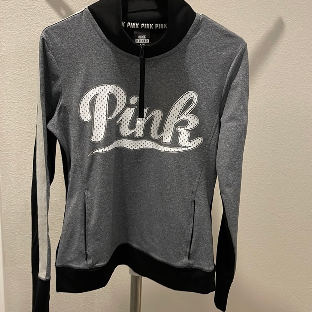 Women’s pink pullover (M)